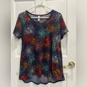 LULAROE Classic T Floral Scoop Neck Black White Top SIZE MEDIUM 10-12 Pre Loved